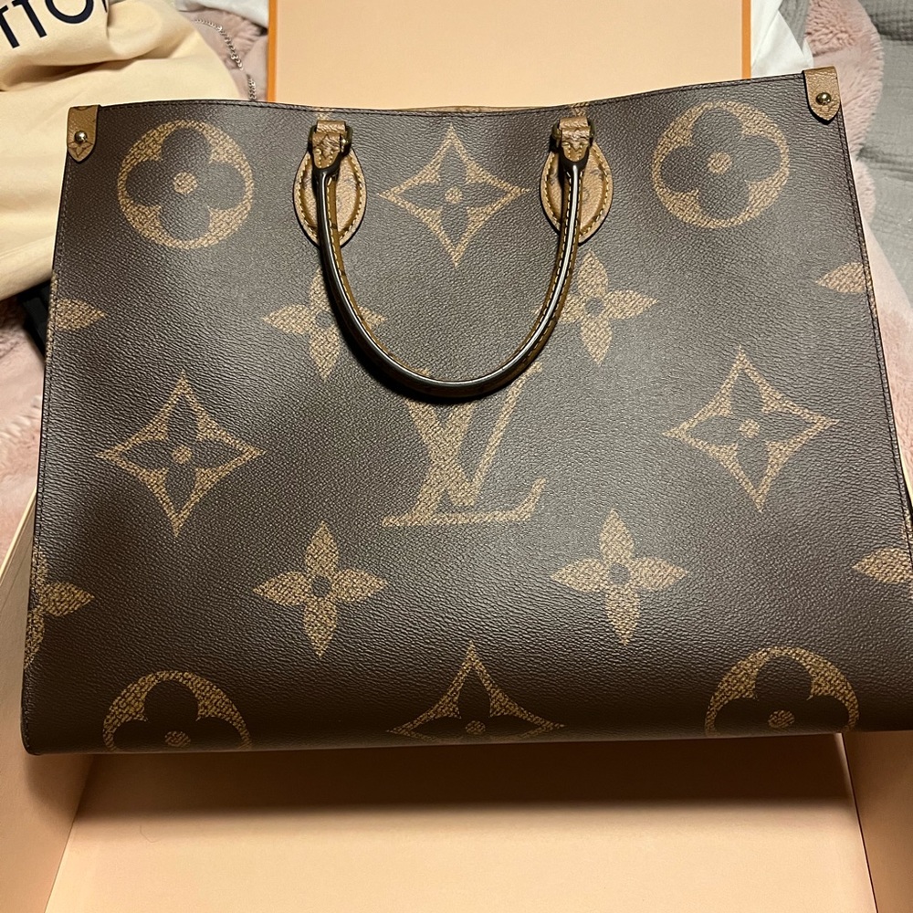 Beautiful like-new Louis Vuitton OnTheGo GM Giant Mono Reverse
